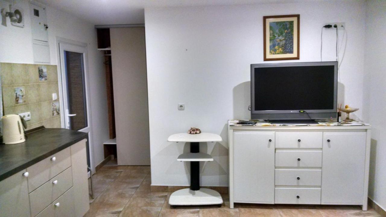 Студия С Двориком В Отраде Odessa Exterior foto